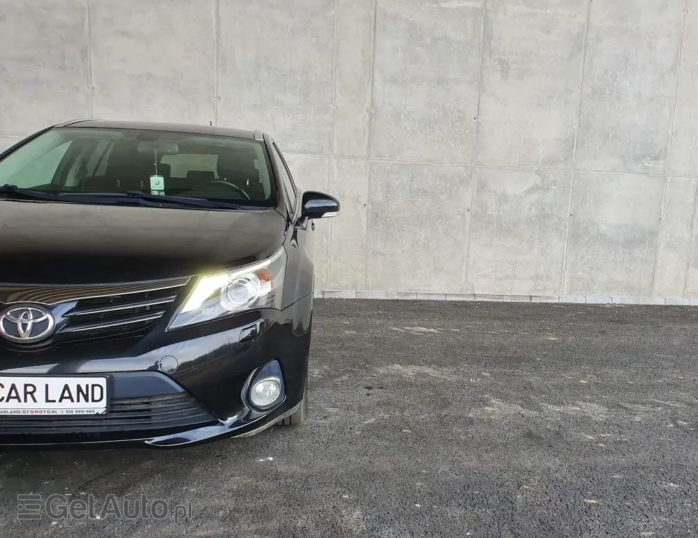 TOYOTA Avensis Combi 1.8 Multidrive S Executive