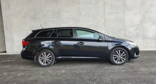 TOYOTA Avensis Combi 1.8 Multidrive S Executive