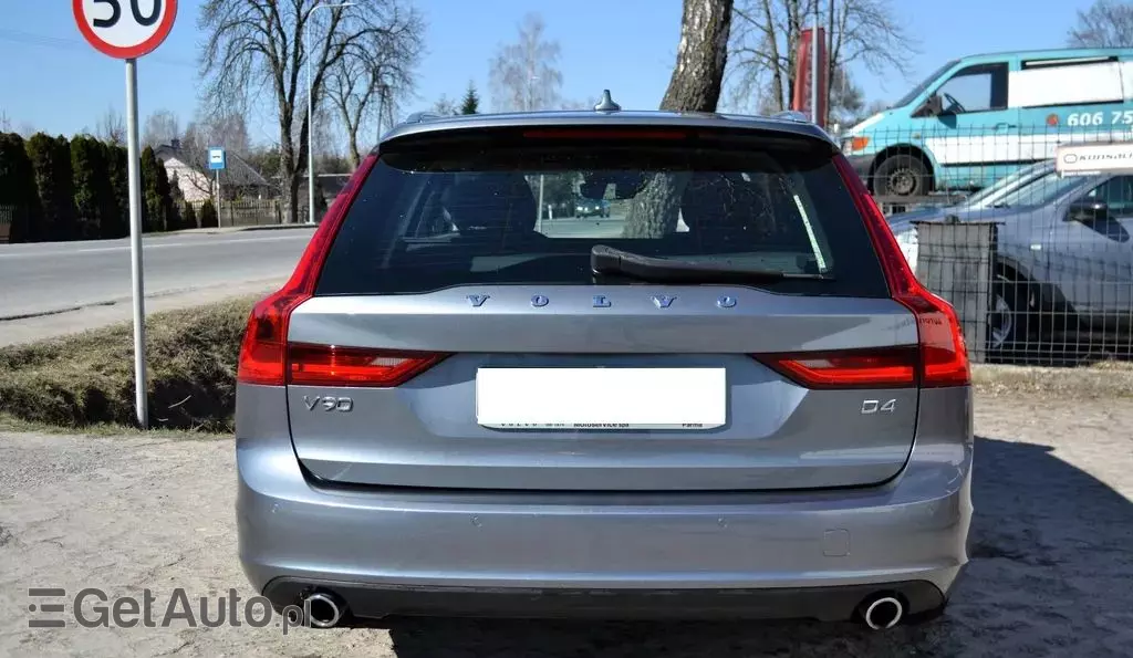 VOLVO V90 