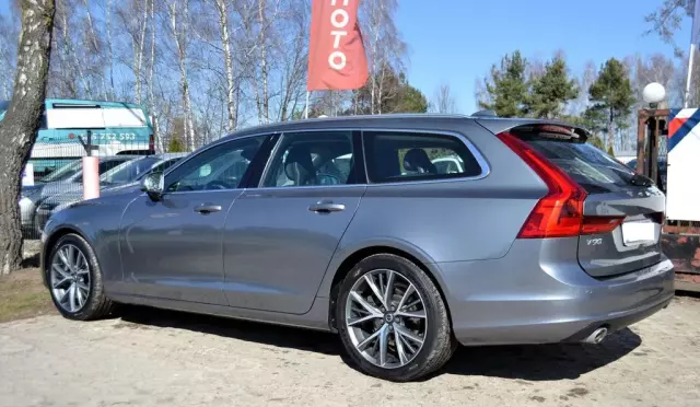 VOLVO V90 