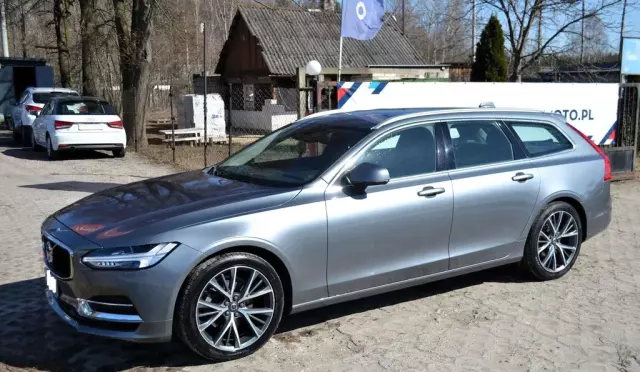VOLVO V90 