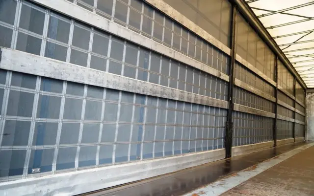 KÖGEL FIRANKA / STANDARD / WINDA 2 000 kg  / KOSZ NA PALETY / OŚ PODONOSZONA / SAF 