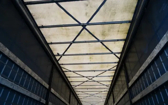 KÖGEL FIRANKA / STANDARD / WINDA 2 000 kg  / KOSZ NA PALETY / OŚ PODONOSZONA / SAF 