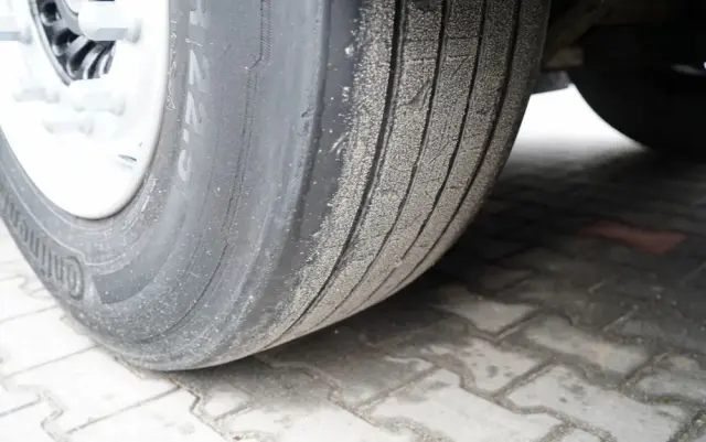 KÖGEL FIRANKA / STANDARD / WINDA 2 000 kg  / KOSZ NA PALETY / OŚ PODONOSZONA / SAF 