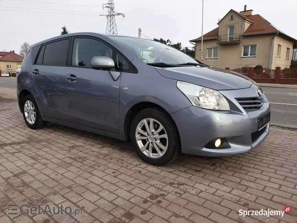 TOYOTA Verso 