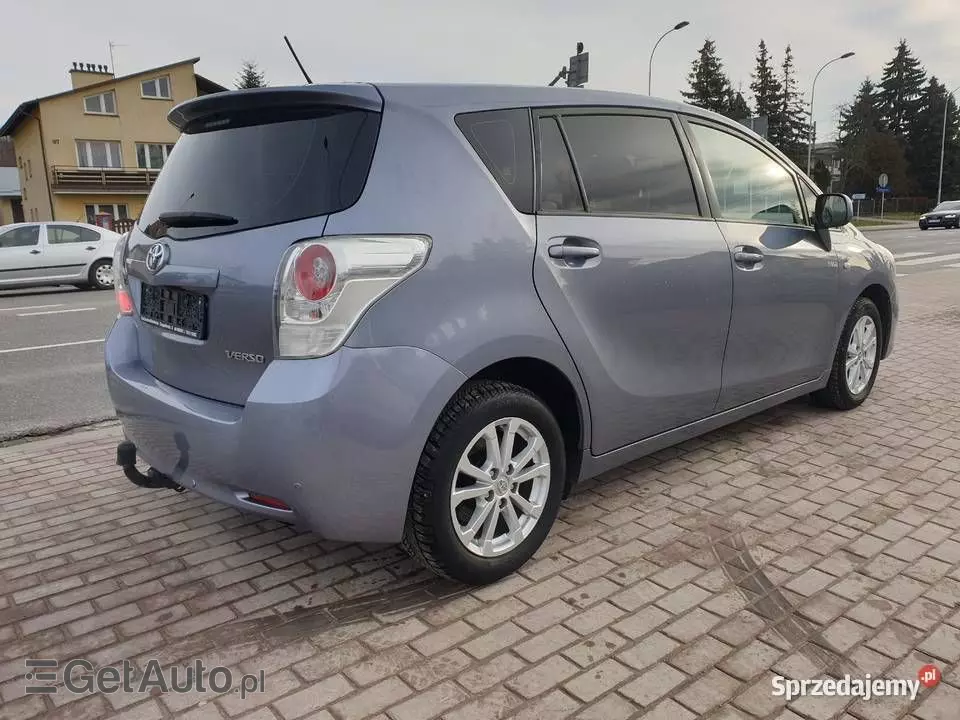 TOYOTA Verso 