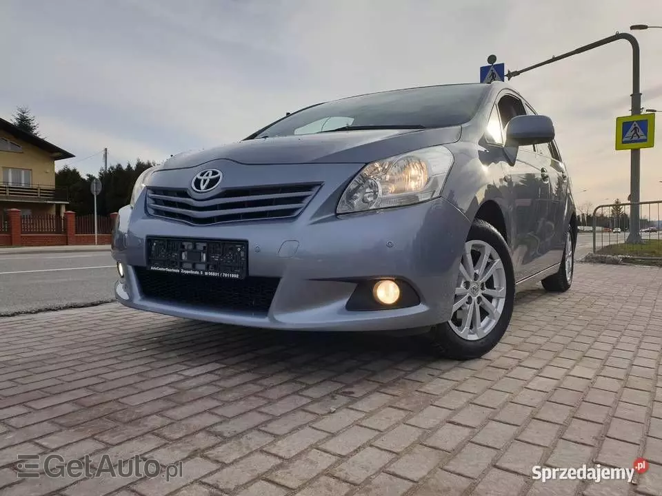 TOYOTA Verso 