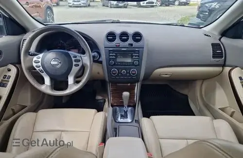 NISSAN Altima 