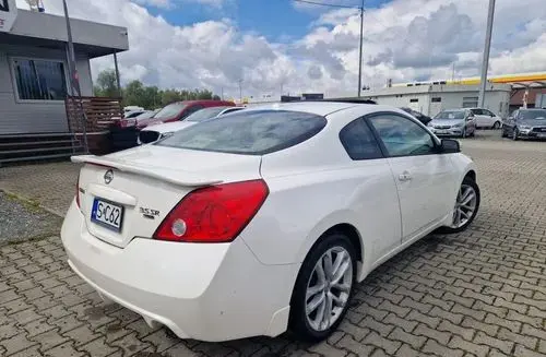NISSAN Altima 