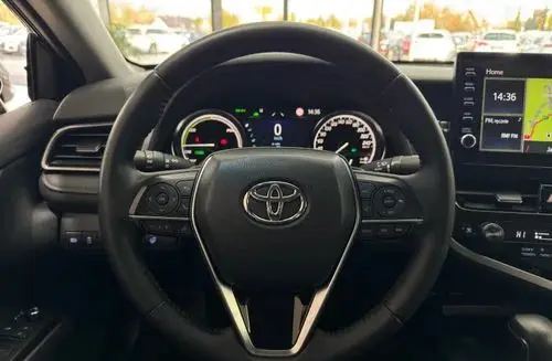 TOYOTA Camry 