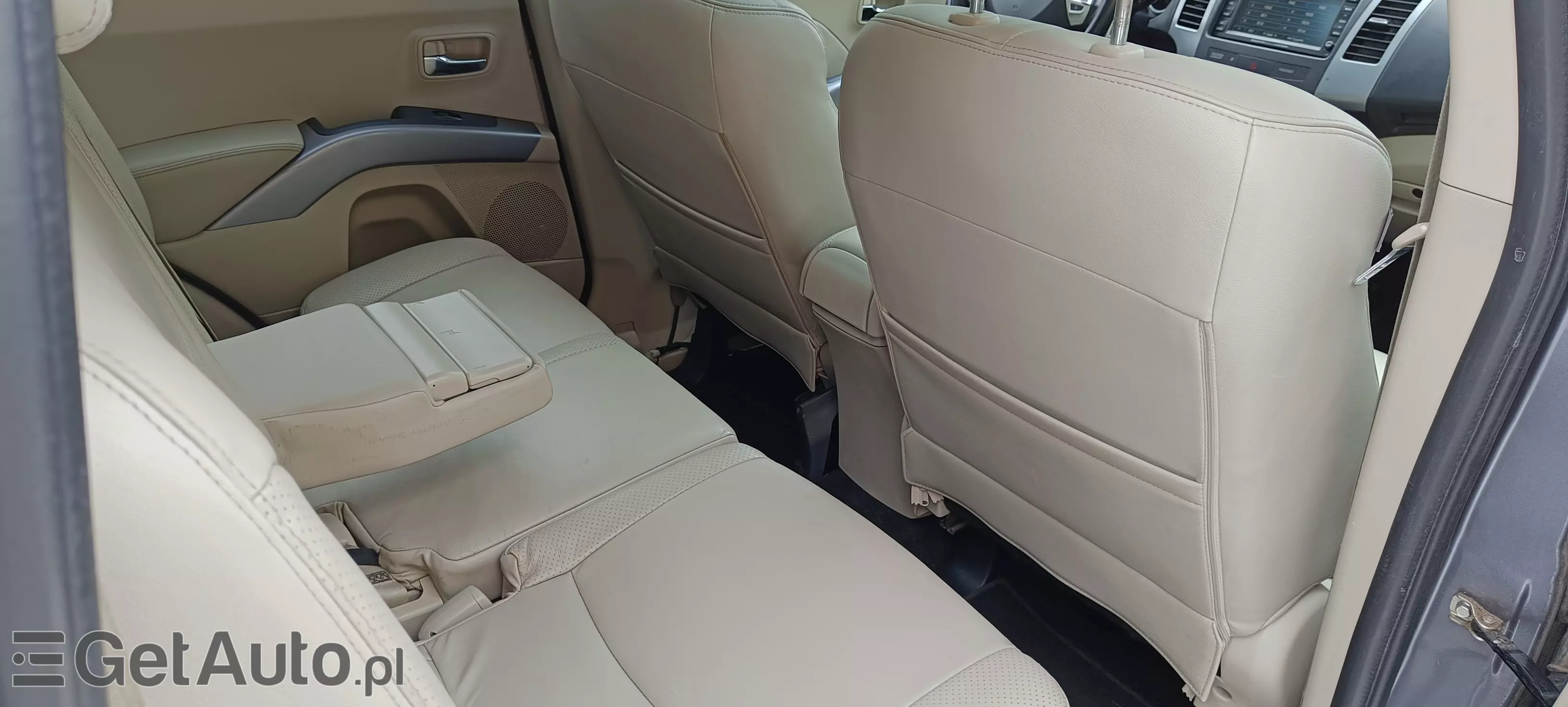 MITSUBISHI Outlander Instyle 4WD CVT