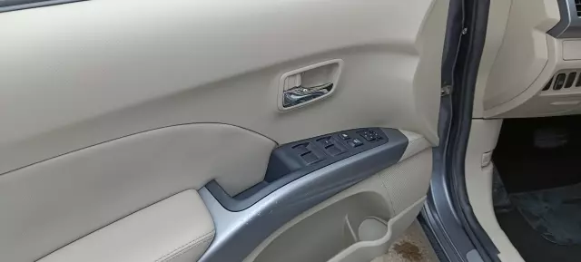 MITSUBISHI Outlander Instyle 4WD CVT