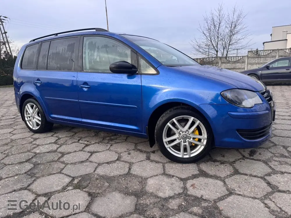 VOLKSWAGEN Touran 