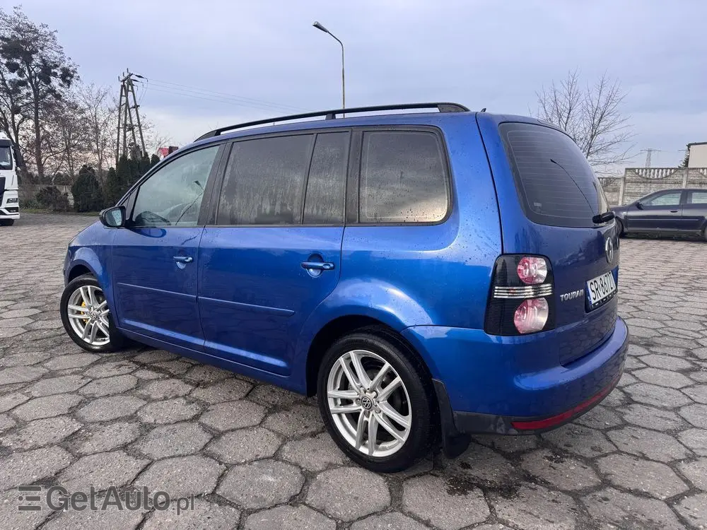 VOLKSWAGEN Touran 