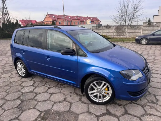 VOLKSWAGEN Touran 