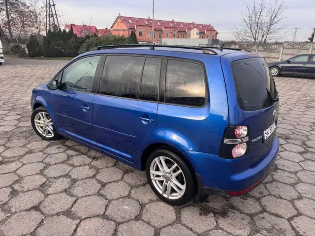 VOLKSWAGEN Touran 