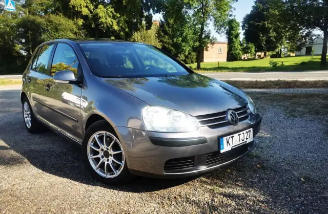 VOLKSWAGEN Golf 