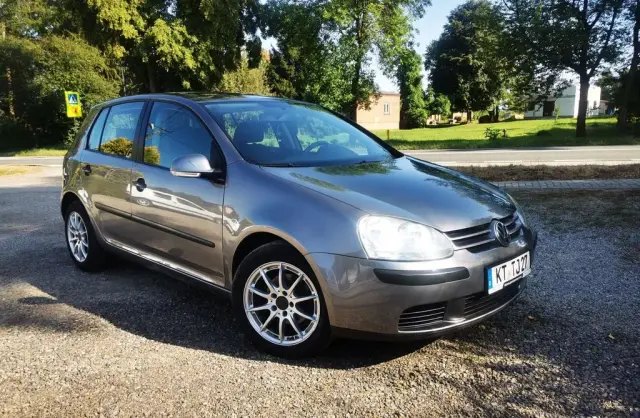 VOLKSWAGEN Golf 