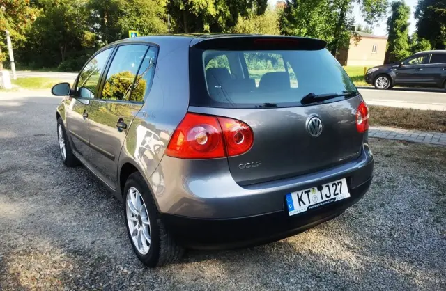 VOLKSWAGEN Golf 