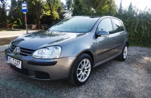 VOLKSWAGEN Golf 