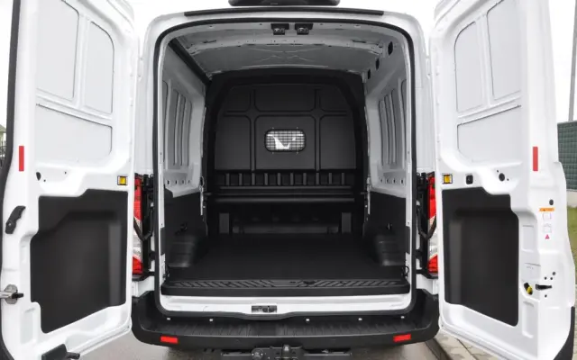 FORD TRANSIT L3H2 DCiV RWD TREND 7os BRYGADOWY FABRYCZNIE NOWY DOSTĘPNY OD RĘKI NA GWARANCJI 