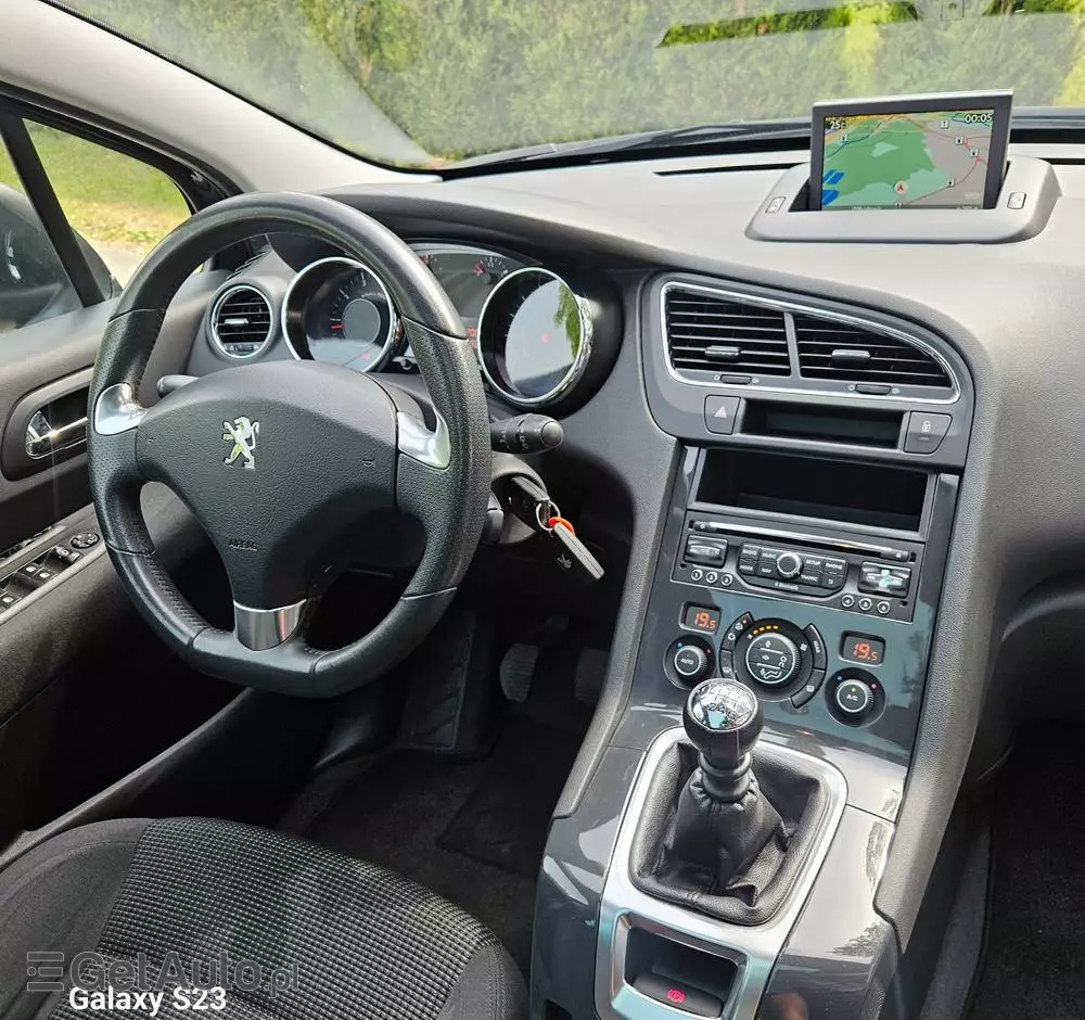PEUGEOT 5008 155 THP Style