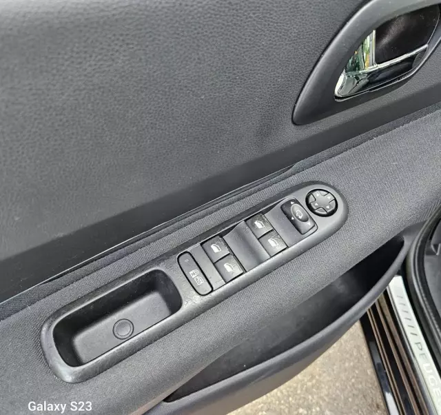 PEUGEOT 5008 155 THP Style