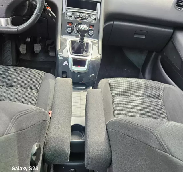 PEUGEOT 5008 155 THP Style