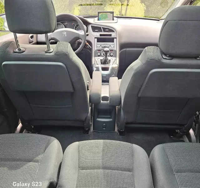 PEUGEOT 5008 155 THP Style