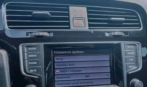 VOLKSWAGEN Golf 