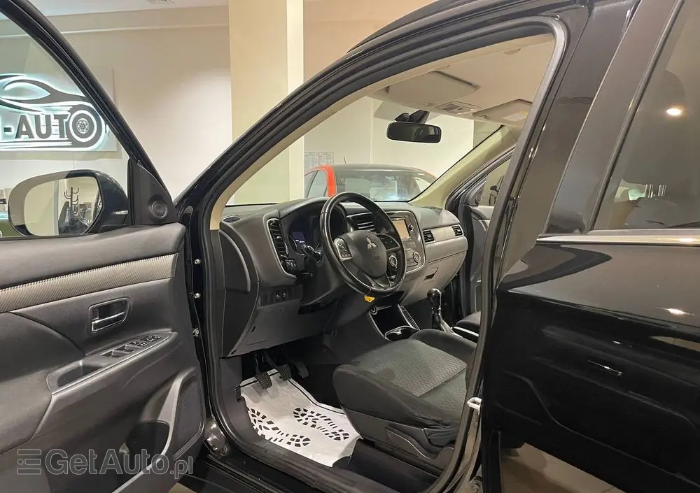 MITSUBISHI Outlander 2.2 DI-D 4WD Diamant Edition