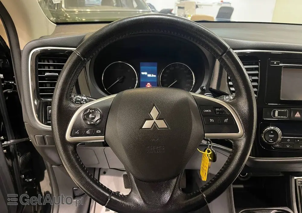 MITSUBISHI Outlander 2.2 DI-D 4WD Diamant Edition