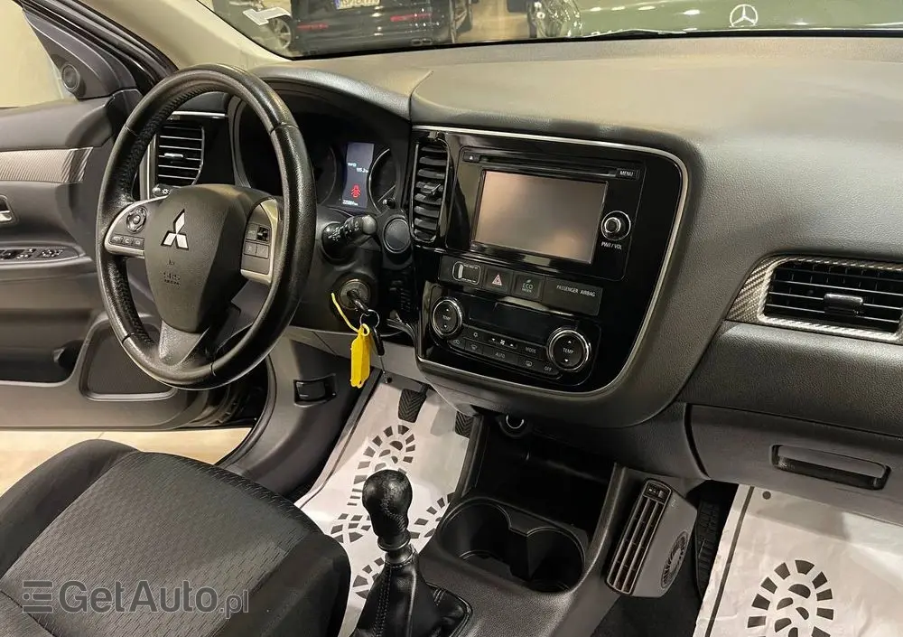 MITSUBISHI Outlander 2.2 DI-D 4WD Diamant Edition