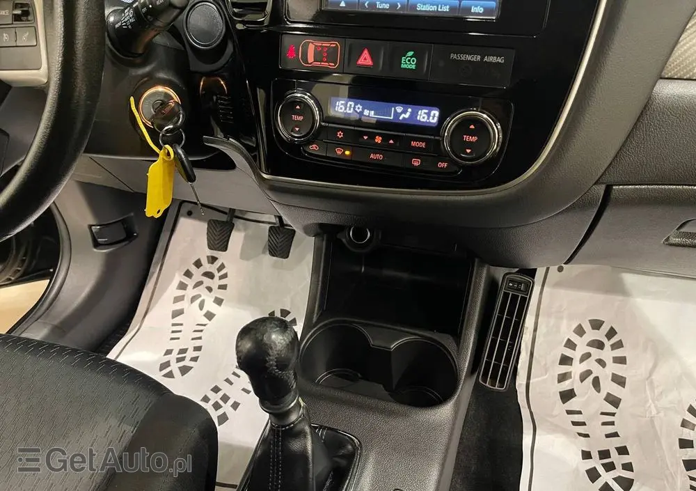 MITSUBISHI Outlander 2.2 DI-D 4WD Diamant Edition