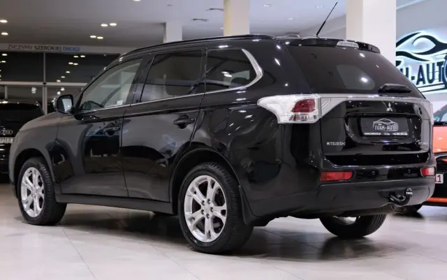 MITSUBISHI Outlander 2.2 DI-D 4WD Diamant Edition