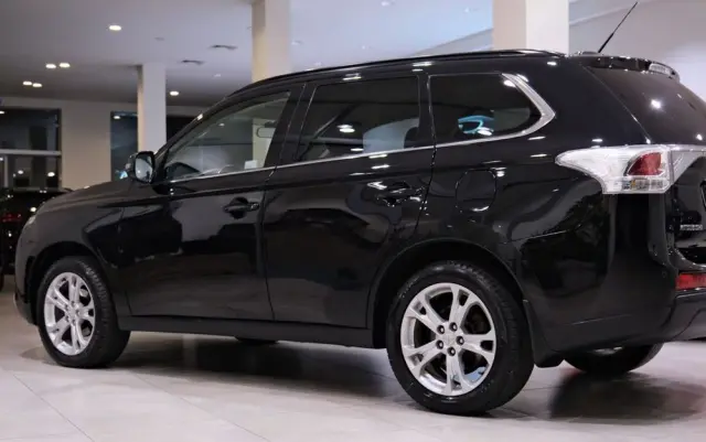 MITSUBISHI Outlander 2.2 DI-D 4WD Diamant Edition