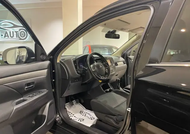 MITSUBISHI Outlander 2.2 DI-D 4WD Diamant Edition