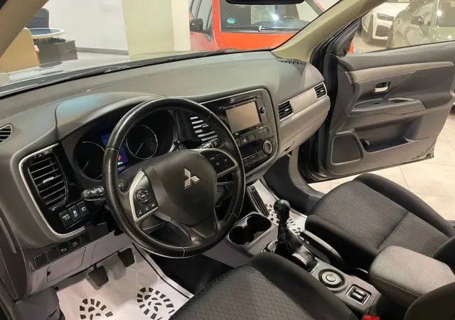 MITSUBISHI Outlander 2.2 DI-D 4WD Diamant Edition