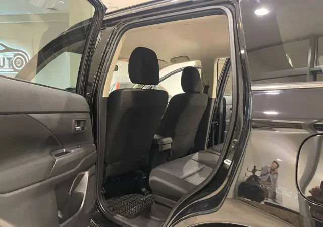 MITSUBISHI Outlander 2.2 DI-D 4WD Diamant Edition