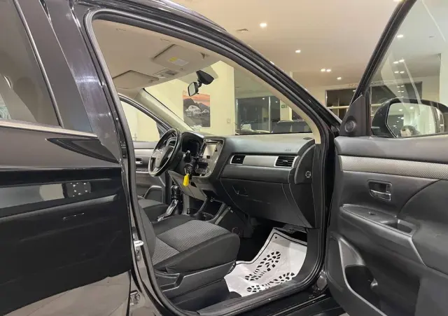 MITSUBISHI Outlander 2.2 DI-D 4WD Diamant Edition