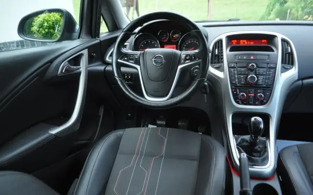 OPEL Astra 1.4 Turbo 150 Jahre