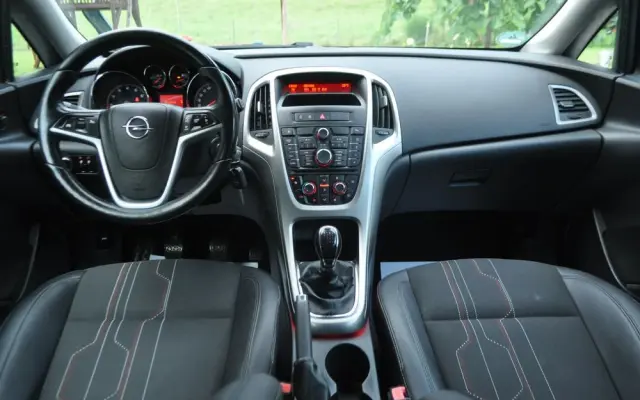OPEL Astra 1.4 Turbo 150 Jahre