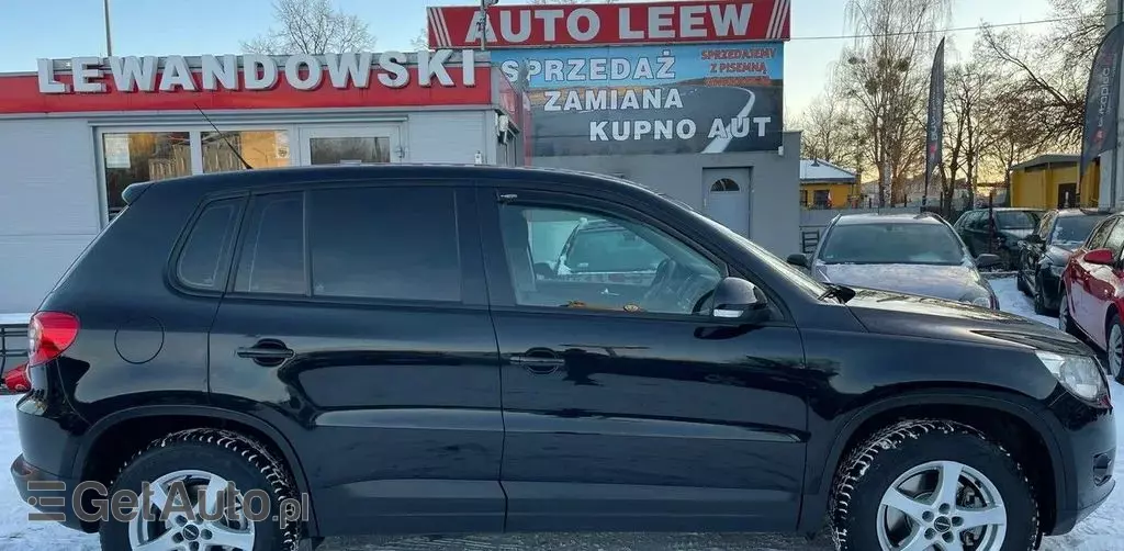 VOLKSWAGEN Tiguan 