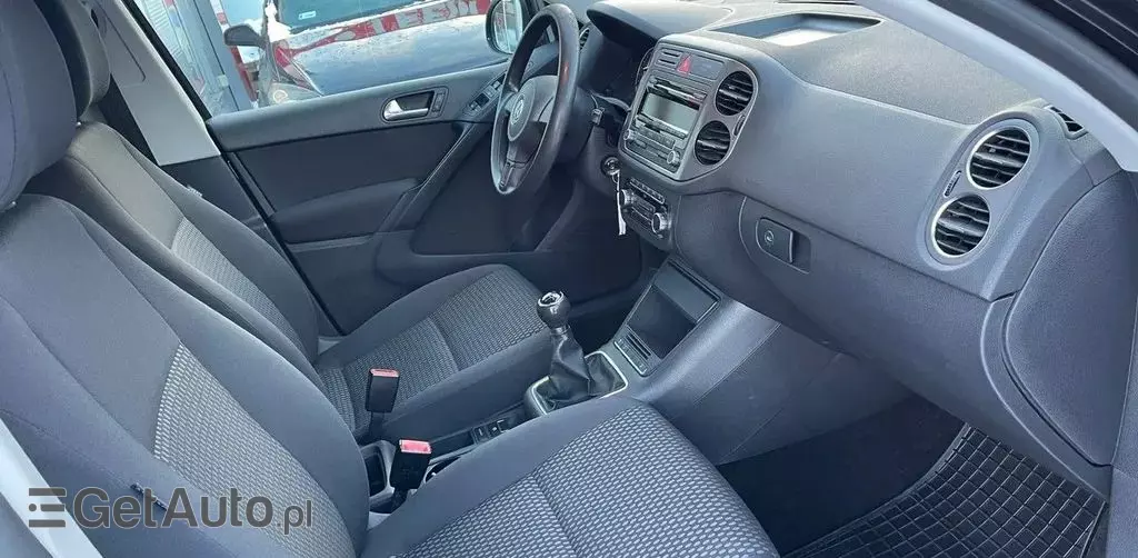 VOLKSWAGEN Tiguan 