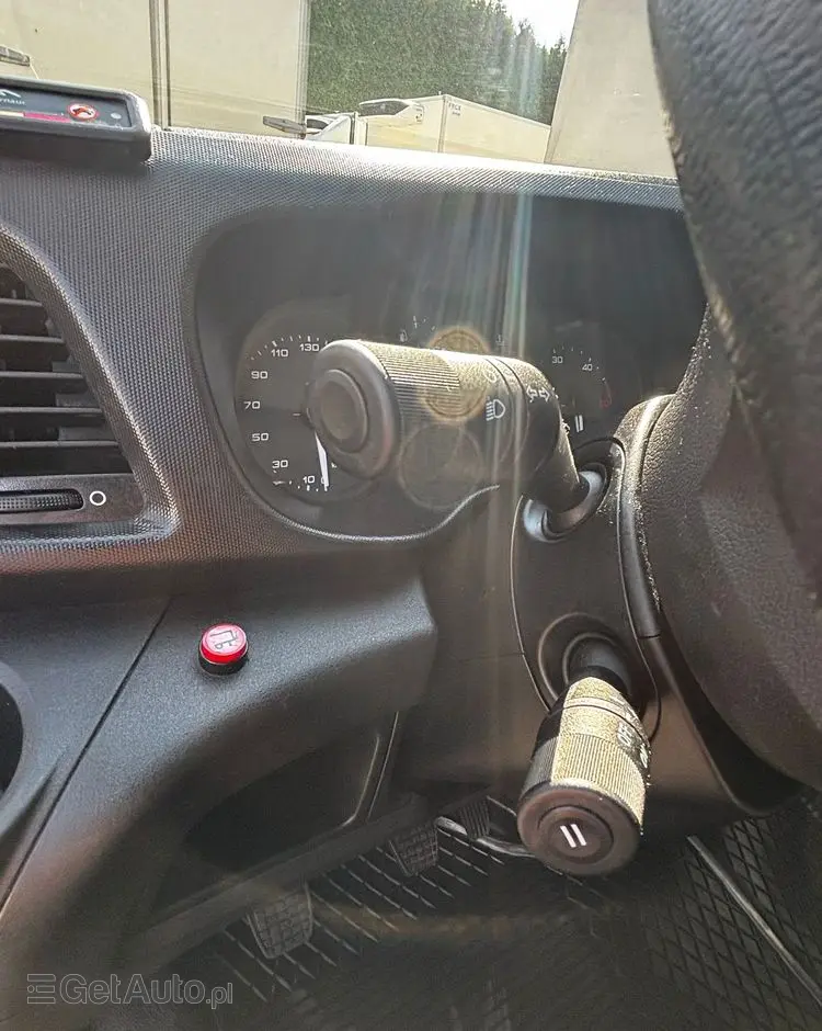 IVECO Daily 35C15 Chłodnia Mroźnia z windą 750 kg 3.0 HPI 