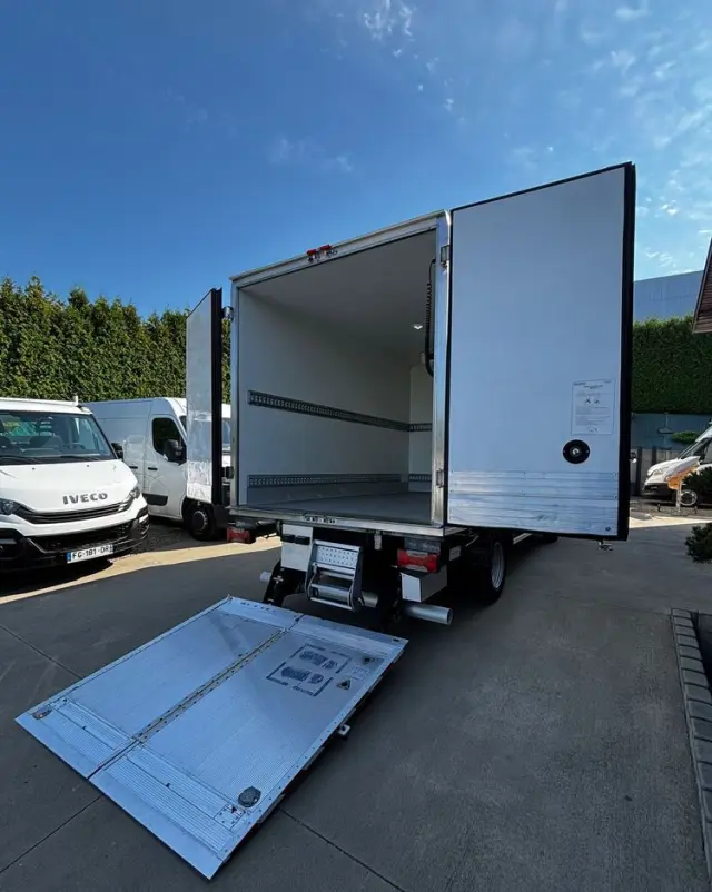 IVECO Daily 35C15 Chłodnia Mroźnia z windą 750 kg 3.0 HPI 