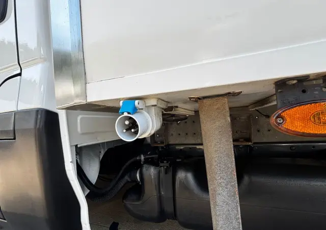 IVECO Daily 35C15 Chłodnia Mroźnia z windą 750 kg 3.0 HPI 