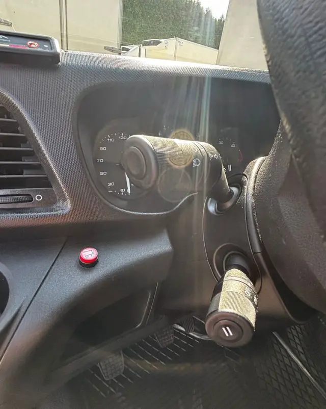 IVECO Daily 35C15 Chłodnia Mroźnia z windą 750 kg 3.0 HPI 