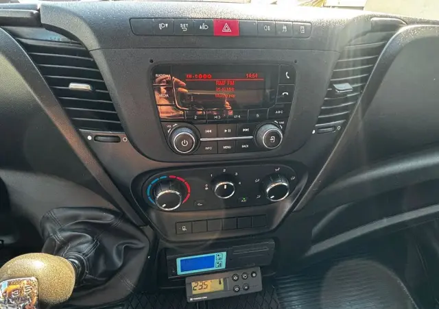 IVECO Daily 35C15 Chłodnia Mroźnia z windą 750 kg 3.0 HPI 