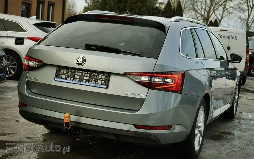 SKODA Superb 
